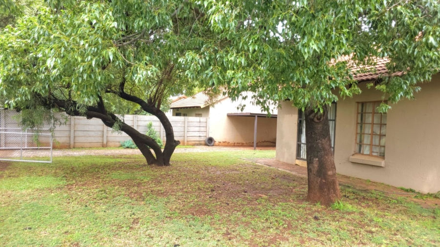 To Let 2 Bedroom Property for Rent in Melodie North West